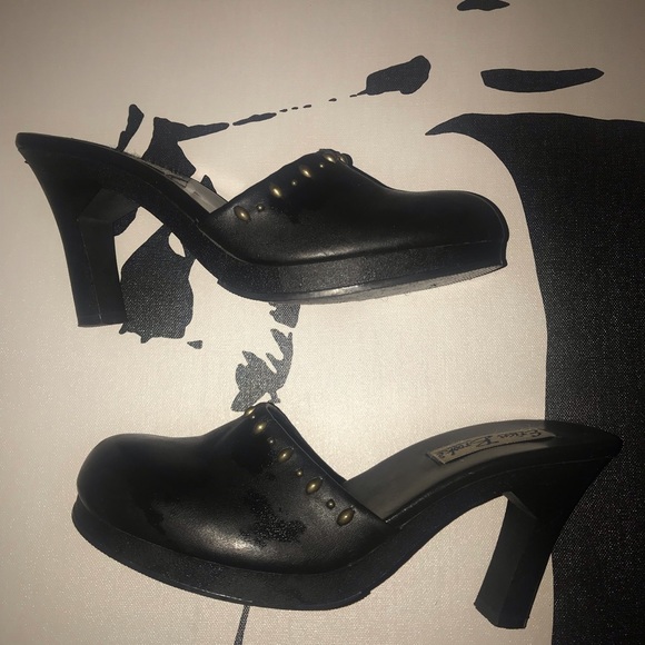 5/$25 💗 Erica Brooke Heeled Clogs - Picture 6 of 8